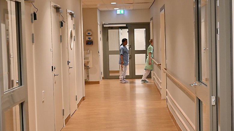 korridor och vårdpersonal 